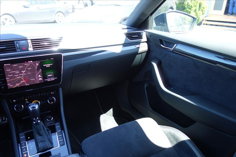 Škoda Superb 2,0 TDi,SERV.KN.,SPORTLINE,DSG - fotka 24 z 49