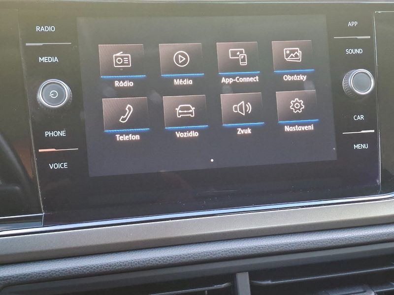 Volkswagen Polo (2017) 1.0TSI 70kW MAN -NOVÉ V ČR - fotka 16 z 39