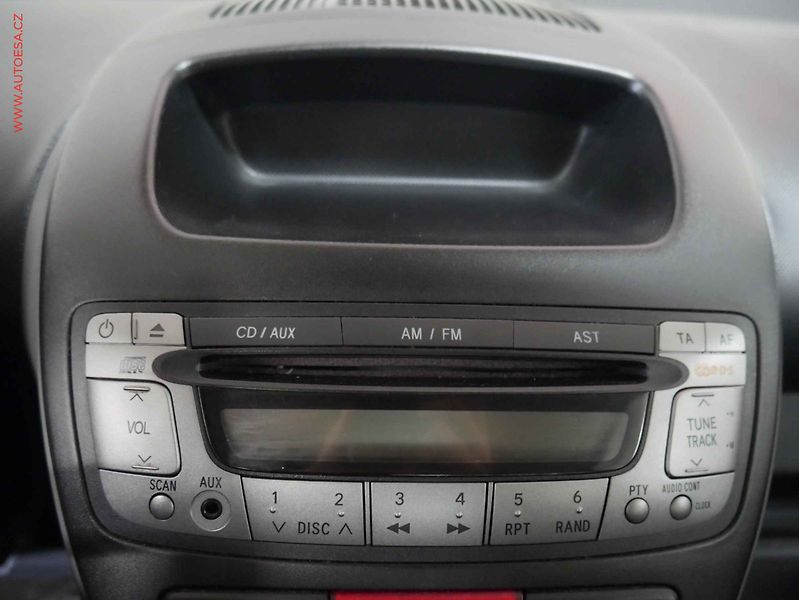 Citroën C1 (2010) 1.0 i, 1.maj,ČR, AC - fotka 12 z 14