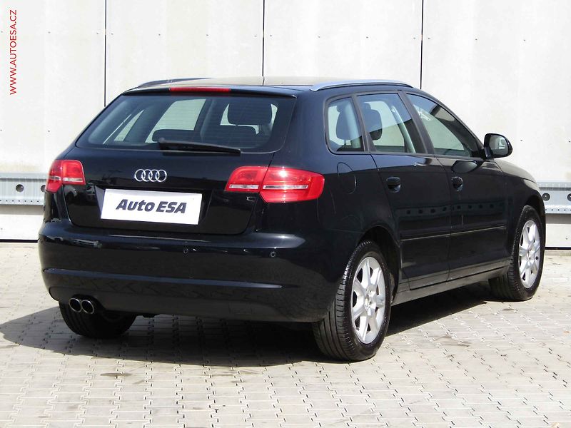 Audi A3 (2009) 1.4 TFSi, 1.maj, AC, park - fotka 4 z 17