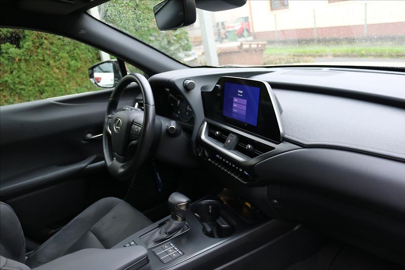 Lexus UX 250h 2,0 HEV, DSG, 1.Maj.  UX - fotka 42 z 64