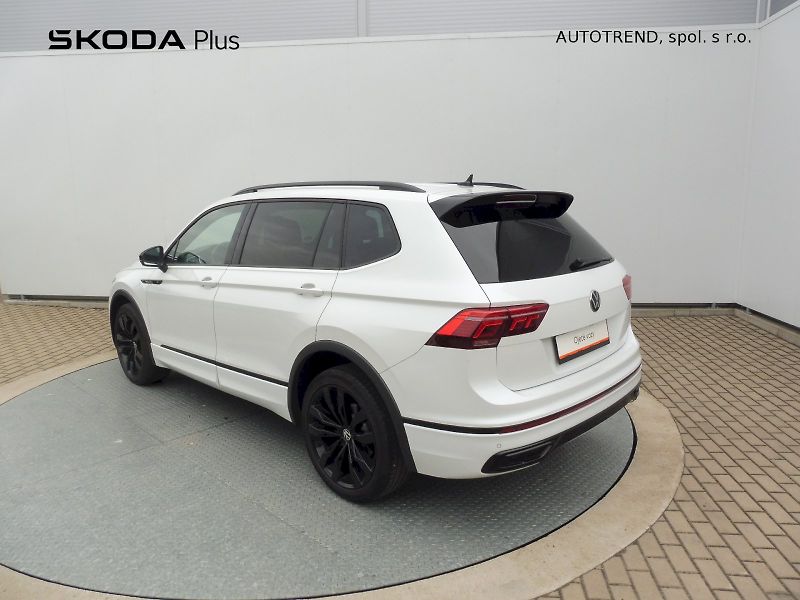 Volkswagen Tiguan Allspace (2022) R-Line 2,0 TSI 140kW DSG 4MOTI - fotka 25 z 27