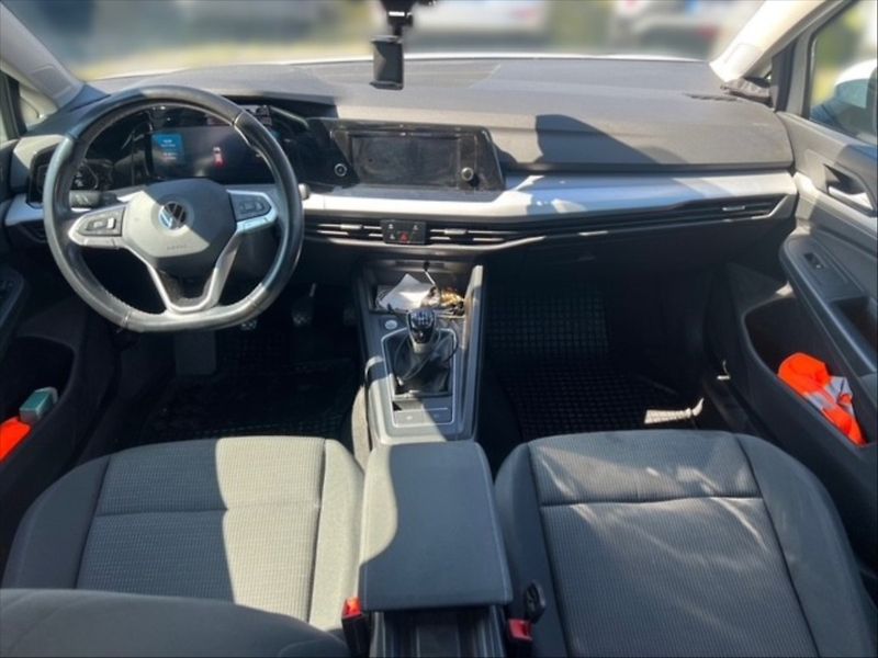 Volkswagen Golf 1,0 TSI Life - fotka 9 z 11