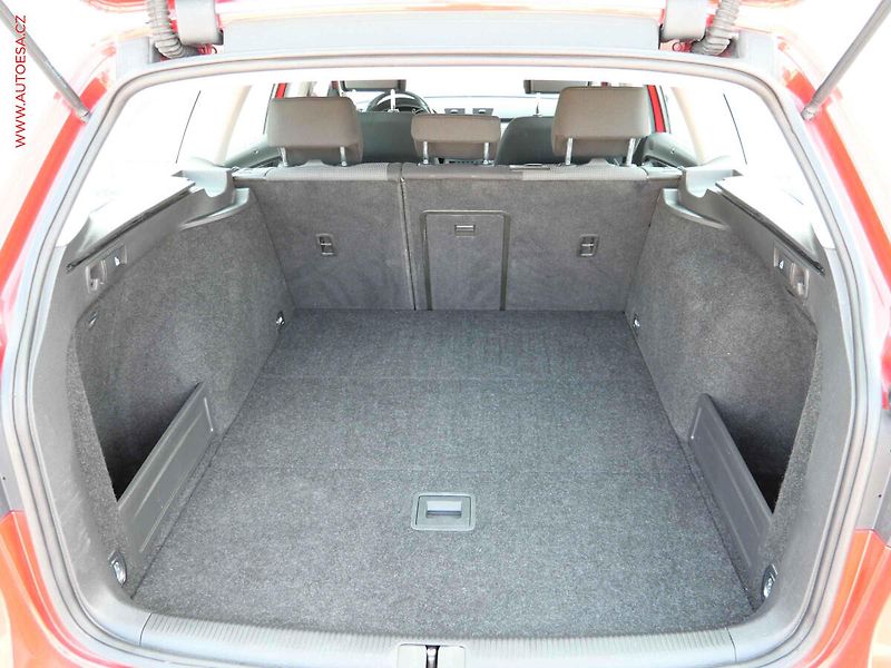 Volkswagen Passat (2013) 2.0 TDi, 1.maj,ČR, DSG - fotka 7 z 20