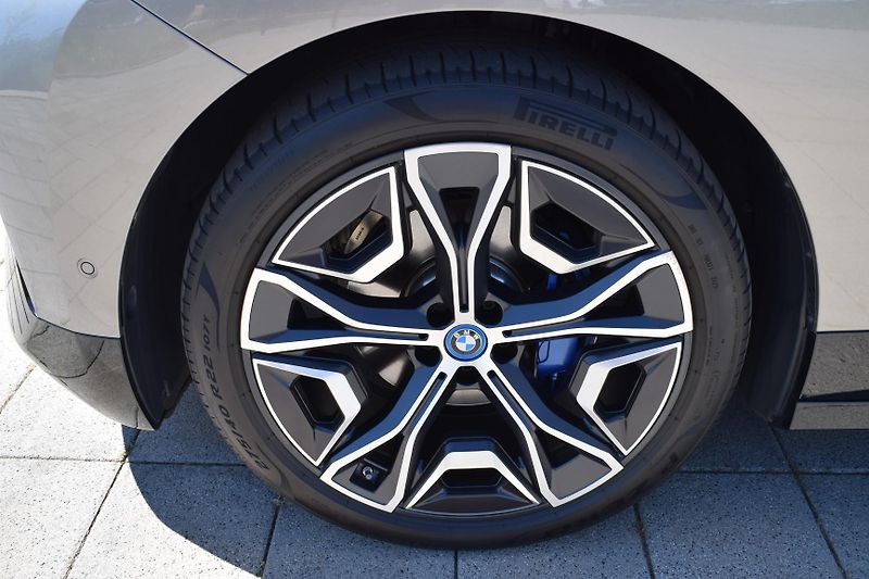 BMW iX (2024) iX40xD/pano/360 - fotka 3 z 46