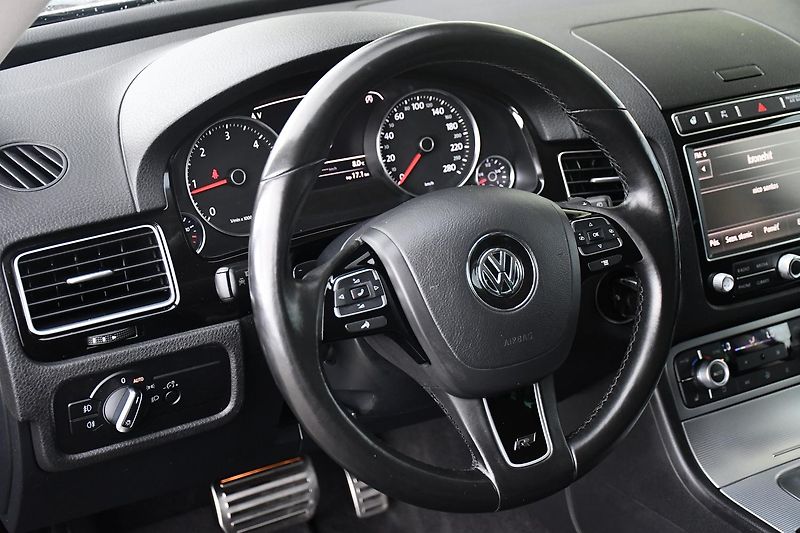 Volkswagen Touareg 3.0TDi V6 4M R-LINE TAŽNÉ ČR - fotka 16 z 44