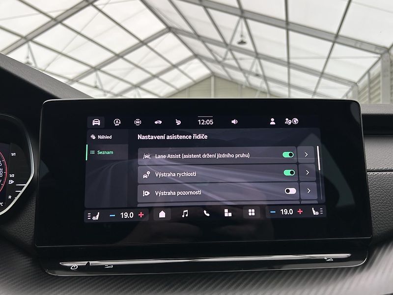 Škoda Octavia 2.0 TDI SportLine - fotka 12 z 32