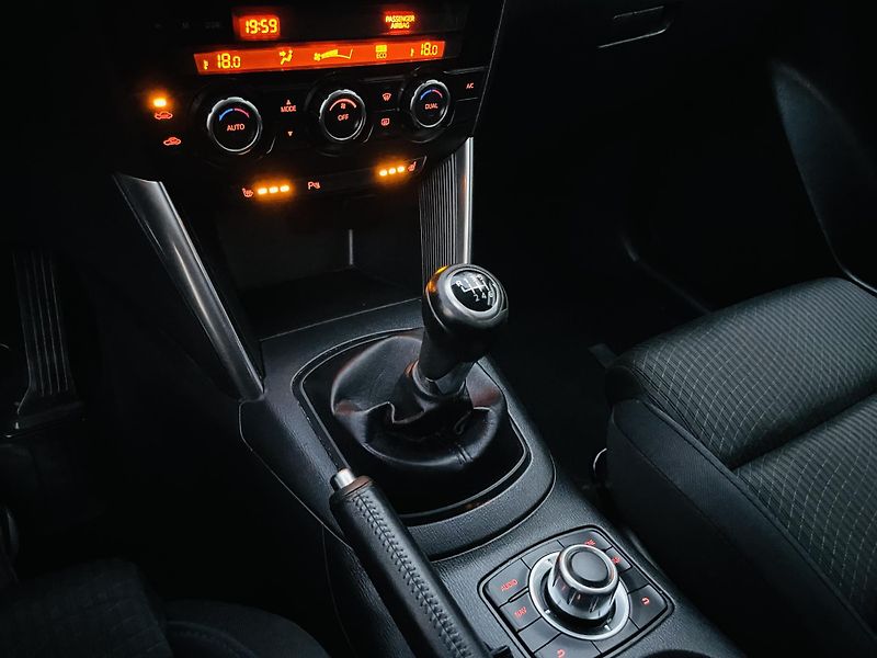 Mazda CX-5 2.0i MAN 4x4 1MAJITEL SERVISKA - fotka 31 z 38
