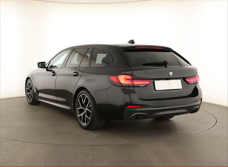 BMW Řada 5 (2021) 540d xDrive - fotka 4 z 18