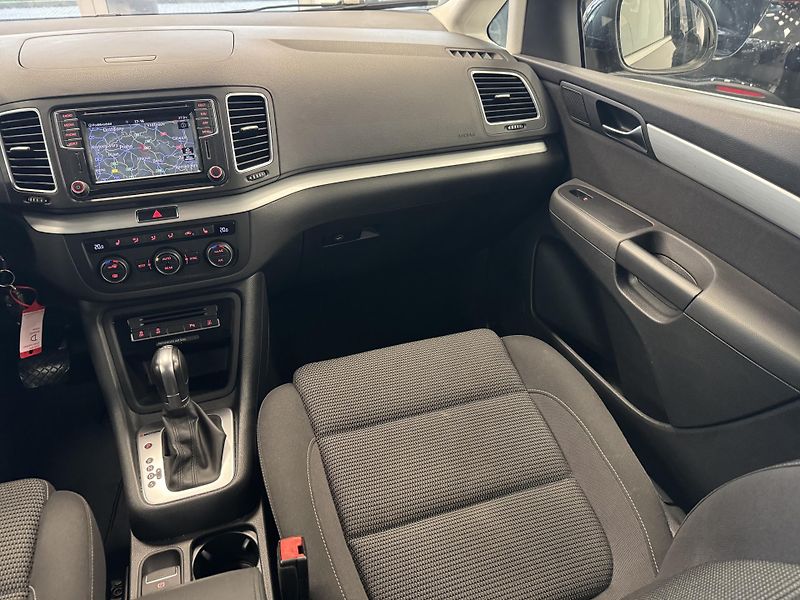 Volkswagen Sharan (2017) 2,0TDi DSG REZERVACE - fotka 14 z 24