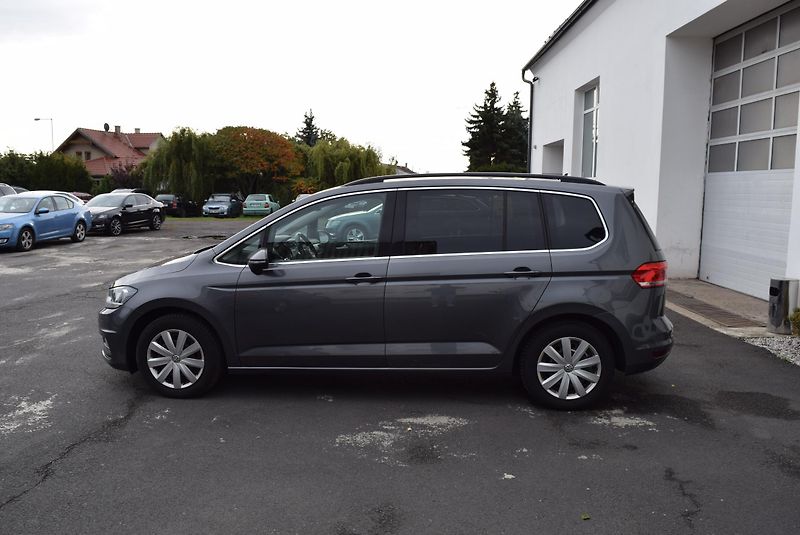Volkswagen Touran (2017) 1.2TSI 81kw CLBMT 7MÍST TAŽNÉ - fotka 12 z 45