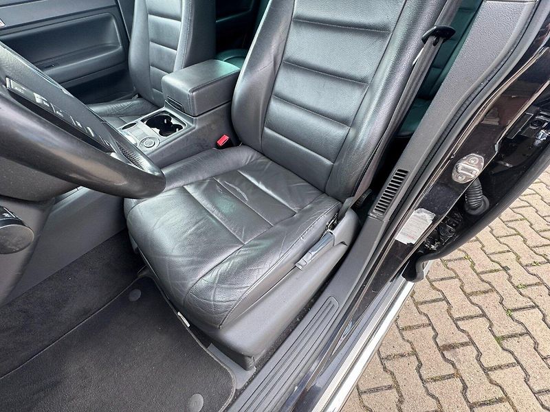 Volkswagen Touareg (2010) 4X4 3,0 TDI V6 176 KW - fotka 19 z 47