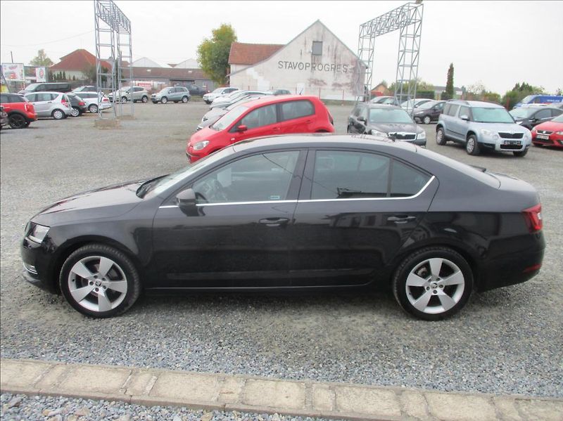 Škoda Octavia 2,0 TDI, Style,DSG,ZAMLUVENO, - fotka 8 z 47