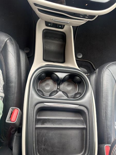 Chrysler Pacifica (2017) 3,6 Pentastar RU 8 míst 2017 - fotka 18 z 20