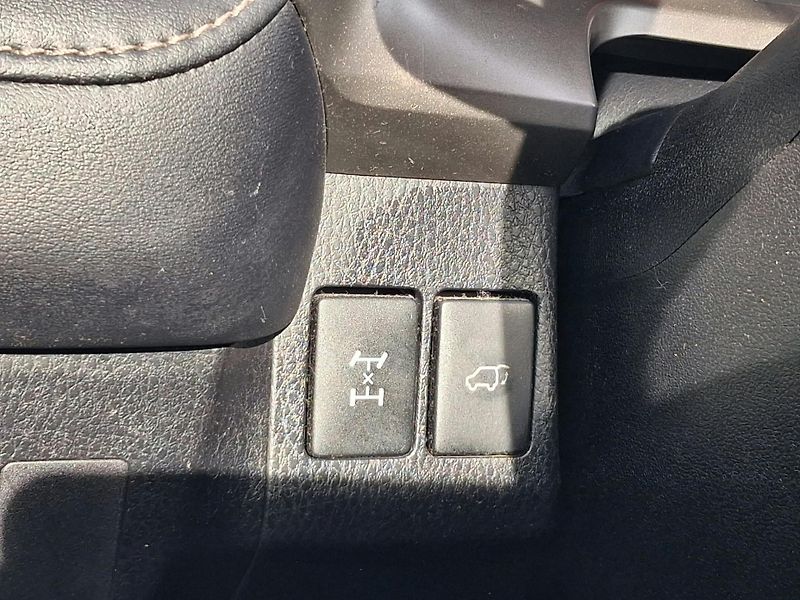 Toyota RAV4 2.2 D-4D Active 4x4 - fotka 13 z 24