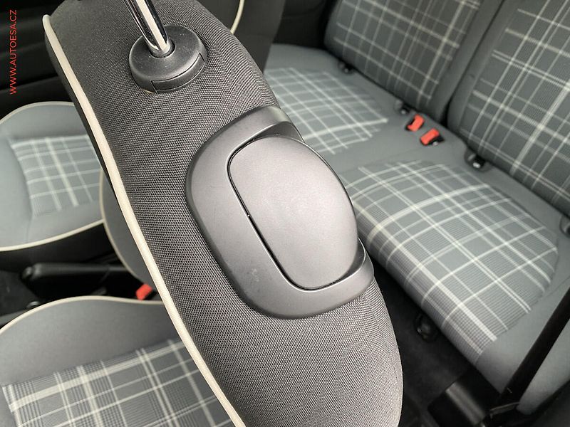 Fiat 500 (2019) 1.2 i, Lounge, +kola - fotka 13 z 15