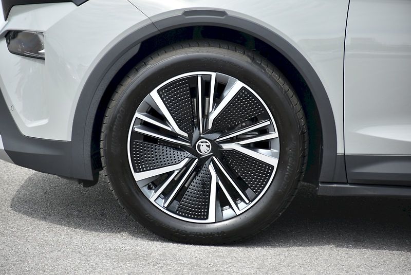Škoda Elroq (2025) 60 Design paket LOFT 150kW - fotka 35 z 35