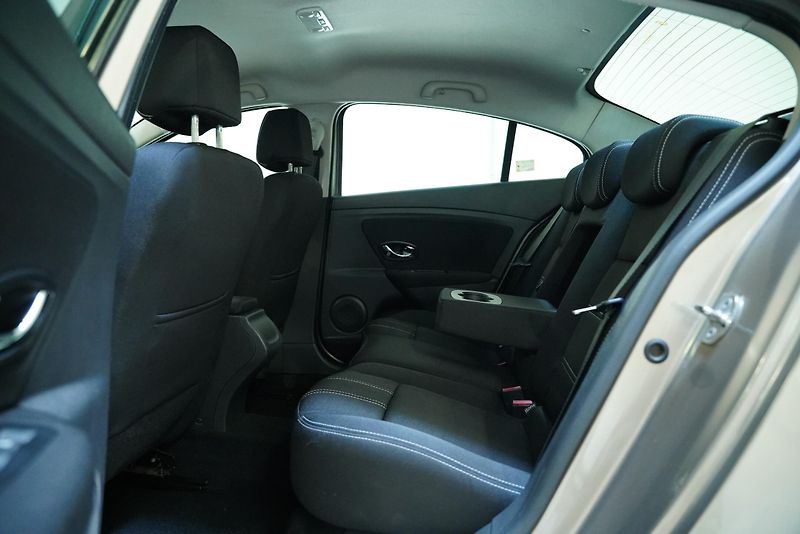 Renault Fluence - fotka 24 z 25
