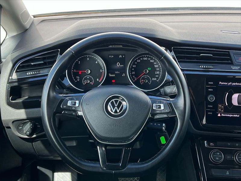 Volkswagen Touran 2,0 TDi 110kW 7DSG HIGHLINE  R - fotka 15 z 25