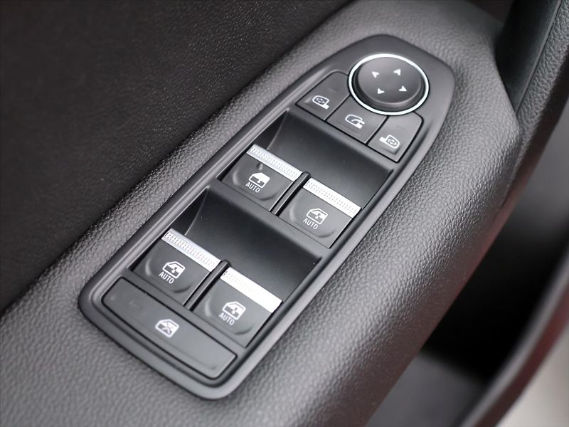 Renault Captur 1,0 TCe 74kW CZ Zen 1.Maj. - fotka 16 z 33