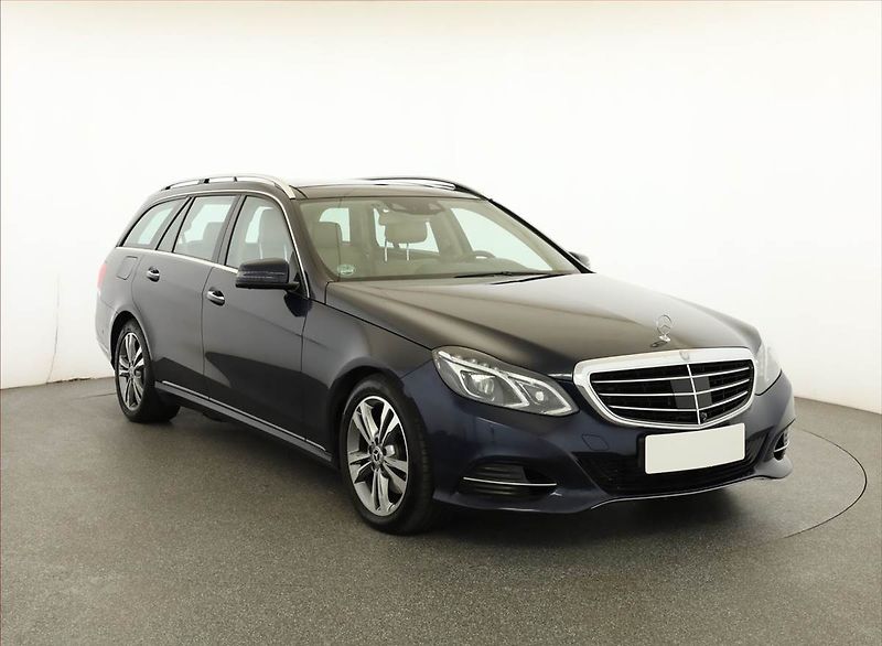 Mercedes-Benz Třídy E (2013) E 350 BlueTEC 4MATIC, 4X4 - fotografie inzerátu