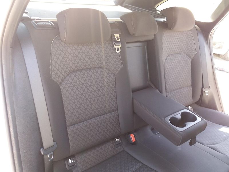 Kia Ceed 1.6CRDi,100kW,1.MAJITEL-ČR!! - fotka 22 z 29