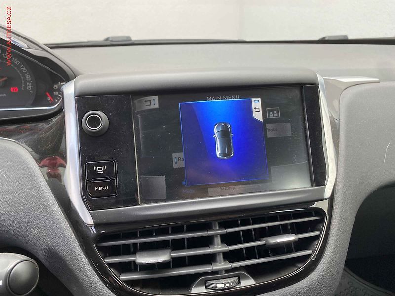 Peugeot 208 (2014) 1.2i, 1.maj,ČR, servis.kniha - fotka 16 z 17