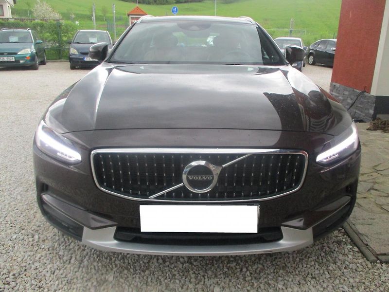 Volvo V90 T6 CROSS COUNTRY PRO 246kW - fotka 7 z 47