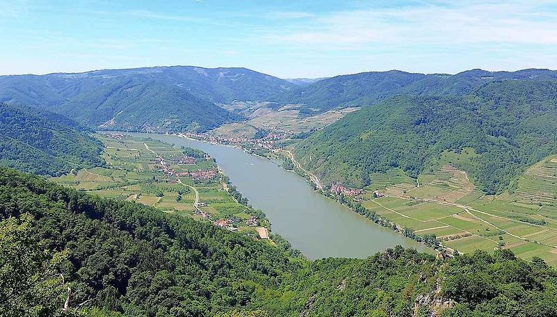 Jedno z nádherných městeček v údolí Wachau – Dürnstein.