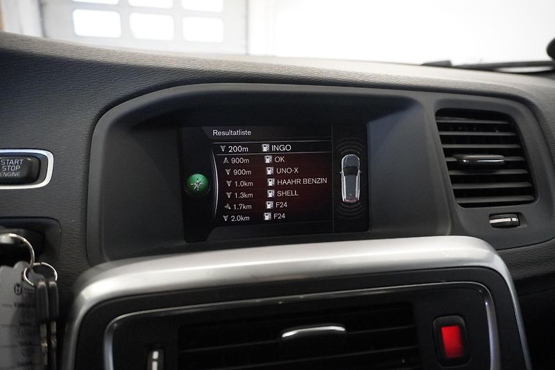 Volvo V60  2,0 T4 R-DESIGN AUTOMAT - fotka 24 z 33