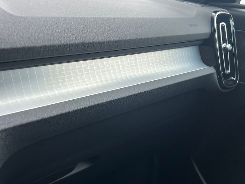Volvo XC40 B3 PLUS BLACK EDITION ACC,360 - fotka 17 z 24
