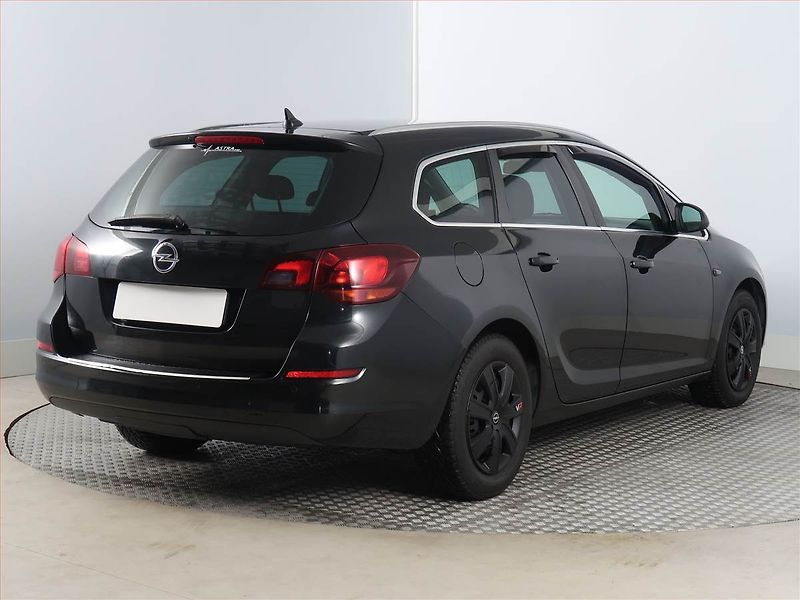Opel Astra (2012) 1.7 CDTI, po STK, Tažné - fotka 5 z 15