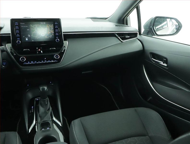 Toyota Corolla (2021) 2.0 Hybrid - fotka 8 z 15