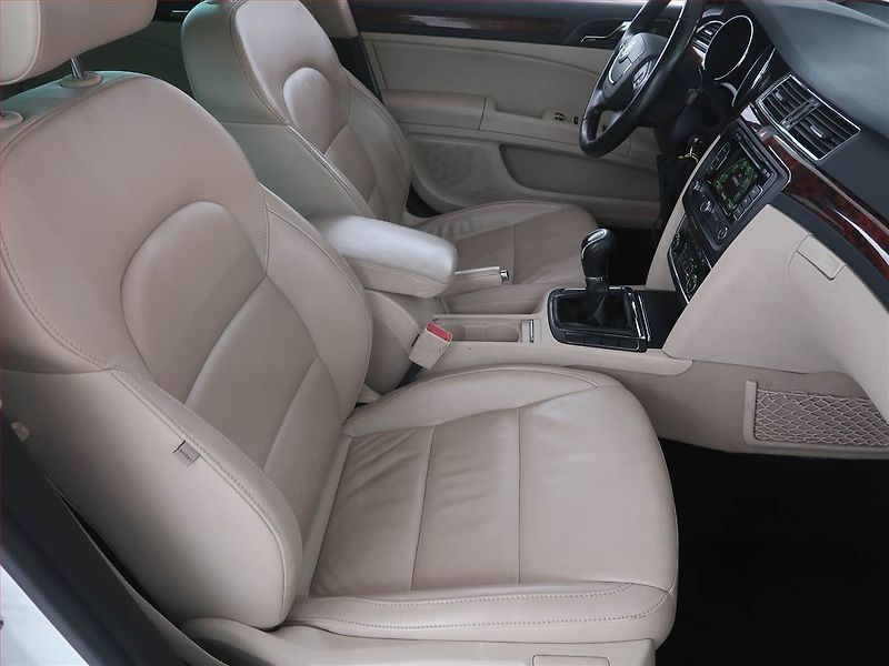 Škoda Superb (2012) Elegance 2.0 TDI, Navi, Xenony - fotka 9 z 21