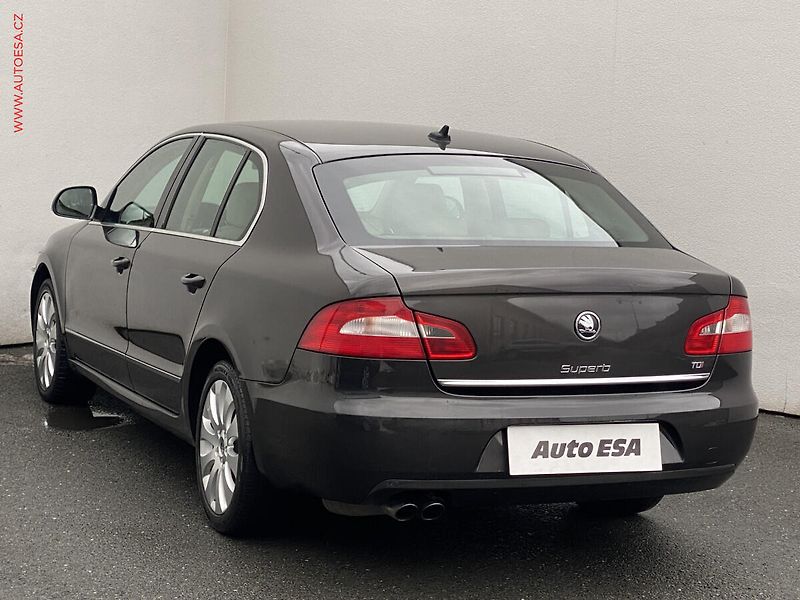 Škoda Superb (2010) 2.0 TDi, Elegance, DSG, bixen - fotka 6 z 18