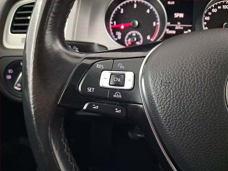 Volkswagen Golf (2017) 1.6 TDI, Serv.kniha, Kůže - fotka 16 z 18