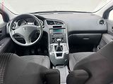 Peugeot 5008 (2011) 1.6 HDi, AC, tempo, park - náhled 8