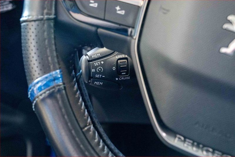 Peugeot 2008 (2020) Allure 1.2 PureTech, ČR,1.maj - fotka 16 z 17