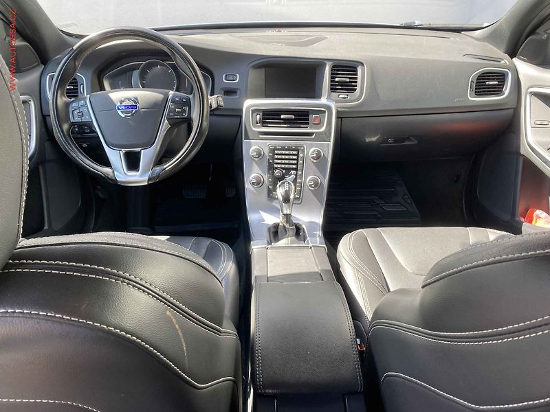 Volvo V60 (2017) 2.0 D, AT, LED, kamera - fotka 8 z 19