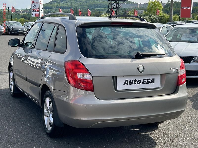 Škoda Fabia (2008) 1.2 12V, ČR, AC, park.asist - fotka 6 z 14