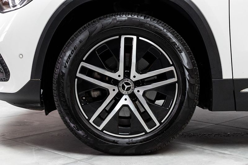 Mercedes-Benz GLA 200d 4MATIC*KEYLESS*ČR 1.MAJ* - fotka 39 z 46