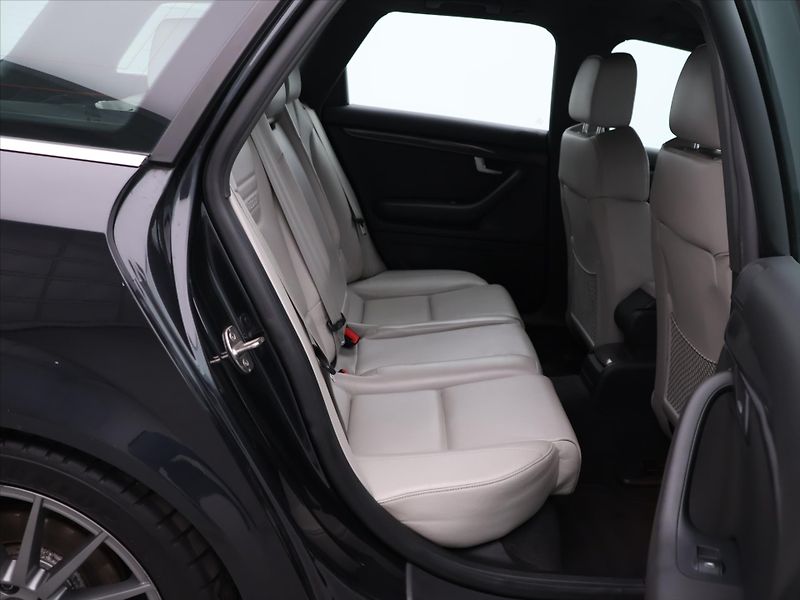 Audi S4 4,2 V8 253kW Quattro Recaro - fotka 13 z 27