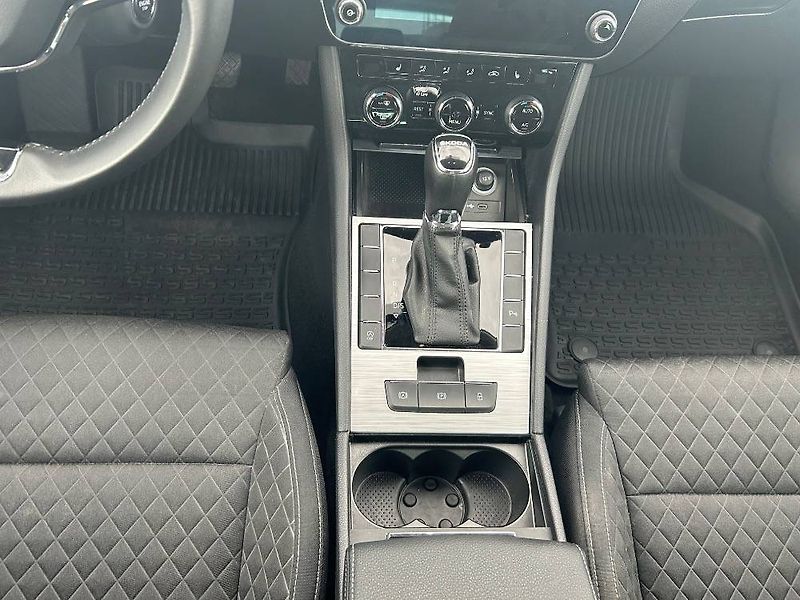 Škoda Superb Ambition 7DSG 2,0TDI - fotka 9 z 24