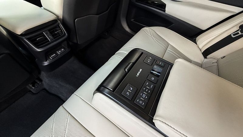Lexus ES 300h 300H 2,5 HEV LUXURY - fotka 35 z 40
