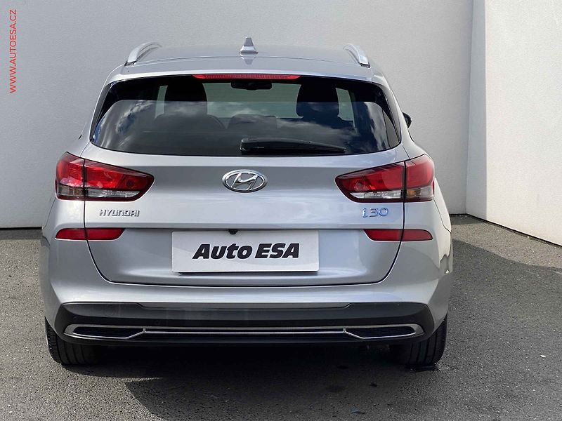 Hyundai i30 (2023) 1.5 DPi, 2.maj,ČR, Smart - fotka 5 z 18