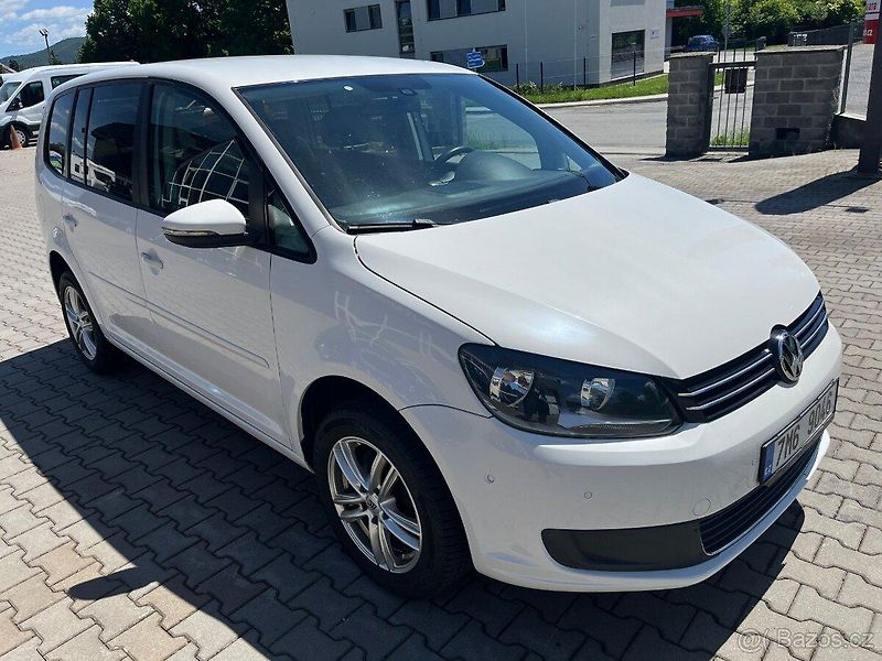Volkswagen Touran (2013) - fotka 8 z 16