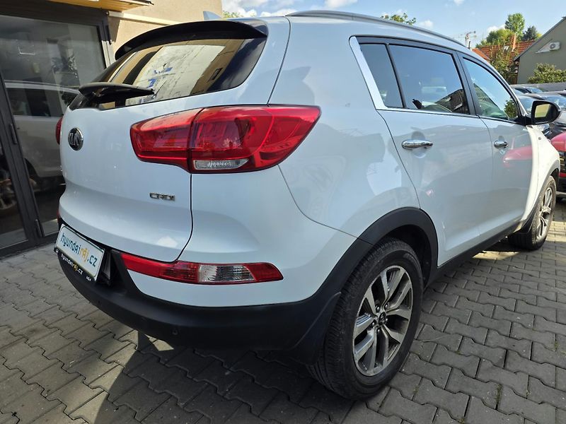 Kia Sportage 2.0-1.MAJ-NAVI-KAMERA-ISOFIX - fotka 8 z 15
