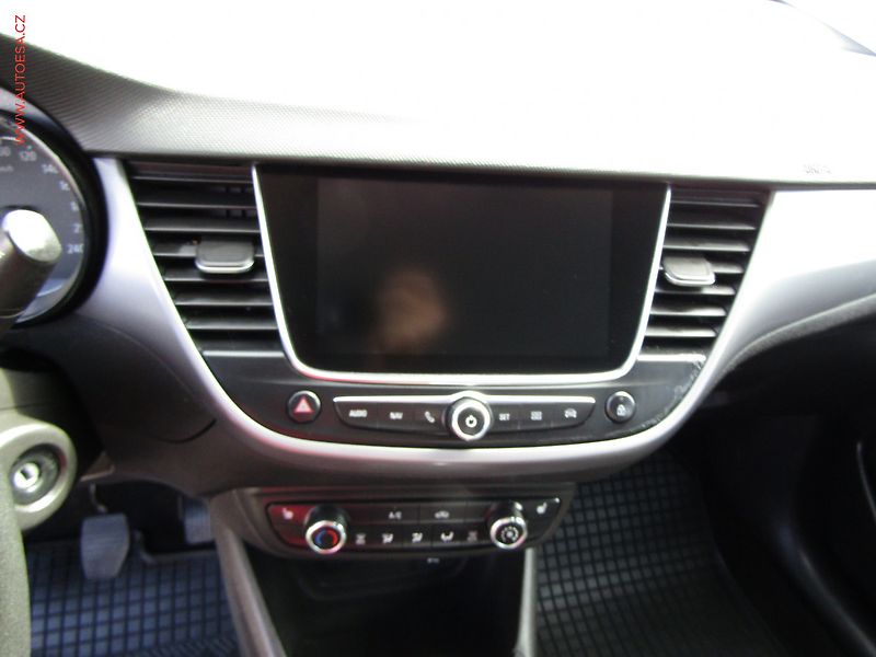 Opel Crossland (2021) 1.2 T, ČR, Navi, kamera - fotka 13 z 22