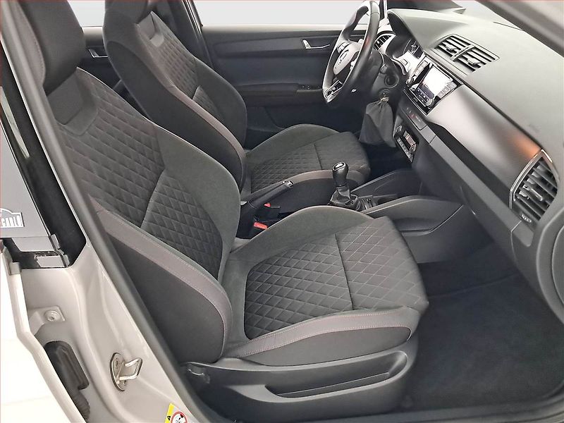 Škoda Fabia (2021) Monte Carlo 1.0 TSI, Kůže - fotka 9 z 17