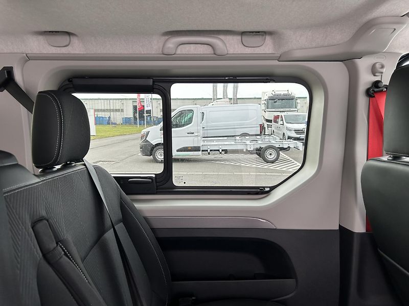 Renault Trafic (2025) COMBI L2H1 170k AT9 RED 8 MÍST - fotka 26 z 32
